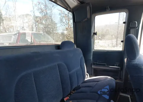 1997 Chevrolet C1500 Fleetside из США, поврежденный, VIN 1GCEC19R5VE203478